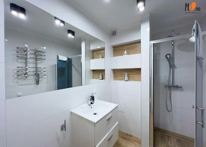 Economy W Porcie By Ms Pro *